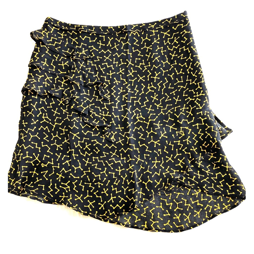 Cute black and yellow mini skirt w/ ruffle detail